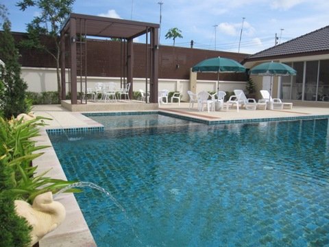 ขายสระว่ายน้ำ-อาคาร-ฟิตเนส-ห้องน้ำ-3-ห้อง